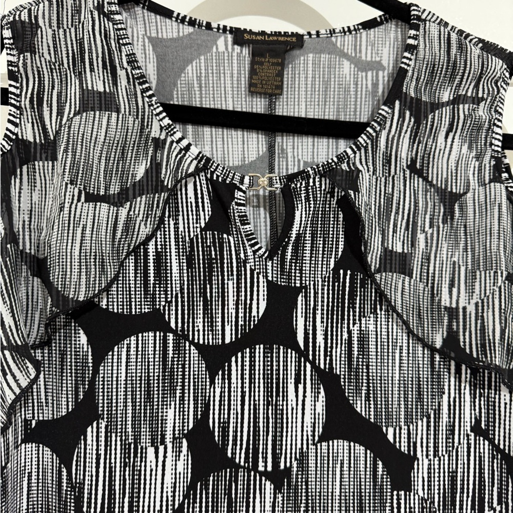Susan Lawrence Black & White Graphic Print Sleeveless Camisole